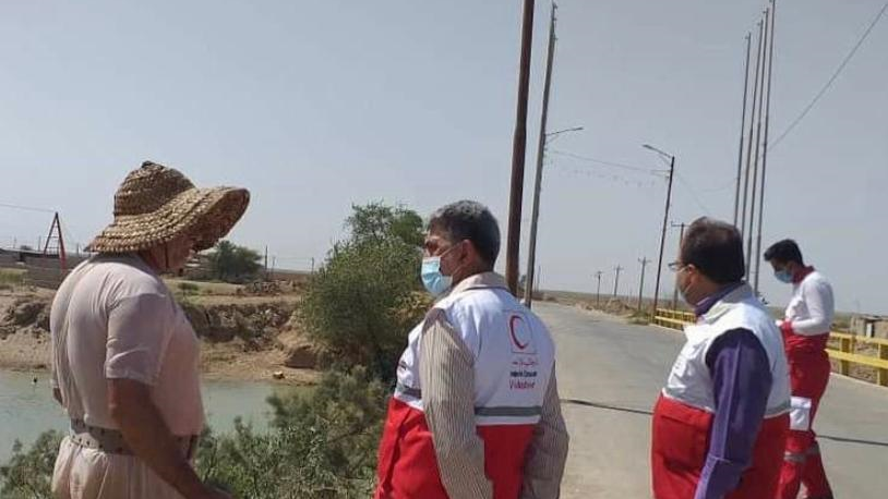 تلاش هلال احمر در راستای استقرار دستگاه های تصفیه آب و آب شیرین کن در خوزستان